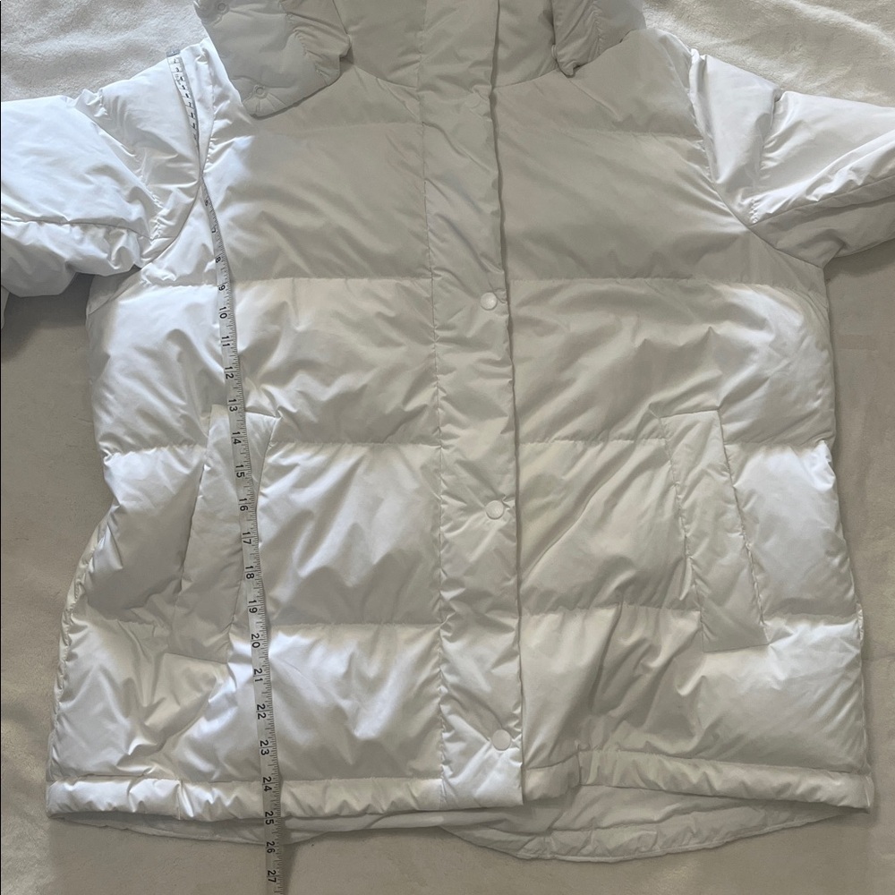 Lululemon Athletica White Puffer Jacket with Cropped Design - Picture 13 of 16